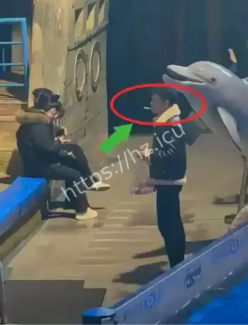 大连海洋馆白鲸喷水